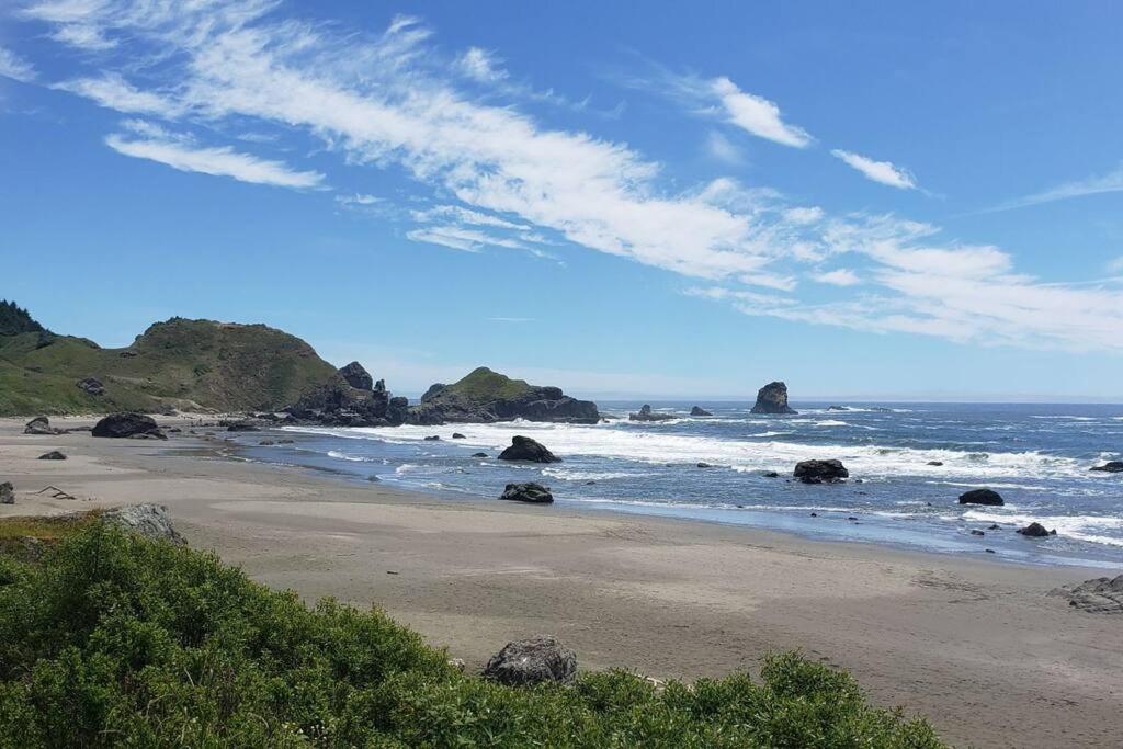 Coastal Charm: Sw Oregon Home On 2+ Quiet Acres Carpenterville Dış mekan fotoğraf