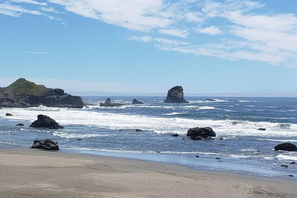 Coastal Charm: Sw Oregon Home On 2+ Quiet Acres Carpenterville Dış mekan fotoğraf
